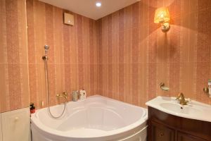 Продам квартиру 2-х комнатную с общей площадью 77.7м2, 7/10 эт., на улице Колосовая ул, Кировский район, г. Волгоград, Волгоградская обл., Россия, агентство Агентство недвижимости "Партнёр"