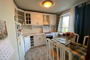 Продам квартиру 4-х комнатную с общей площадью 76.09м2, 6/9 эт., на улице Им  кирова, Кировский район, г. Волгоград, Волгоградская обл., Россия, агентство Агентство недвижимости "Партнёр"