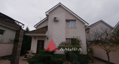 Продам дом 3-х комнатный с общей площадью 140м2, на улице Молодежная, г. Заозерное , Крым авт. респ., Россия, агентство Альфа Недвижимость. Фотография №1