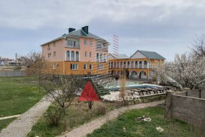 Продам дом 9-ти комнатный с общей площадью 650.7м2, на улице Береговая, г. Заозерное , Крым авт. респ., Россия, агентство Альфа Недвижимость