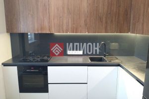 Продам квартиру 2-х комнатную с общей площадью 57м2, 8/9 эт., на улице Батурина, г. Симферополь , Крым авт. респ., Россия, агентство Илион