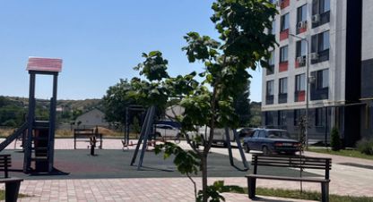 Купить квартиру 1 комнатную, 43 кв. м. Фотография №1 Продам квартиру 1 комнатную с общей площадью 43м2, 3/9 эт., на улице Щедрая ул, г. Мирное , Крым авт. респ., Россия, агентство Интернет-партнер. Фотография №1