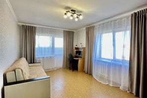 Продам квартиру 2-х комнатную с общей площадью 57.1м2, 15/16 эт., на улице Салмышская, г. Оренбург, Оренбургская обл., Россия, агентство Бюро недвижимости Быстровой