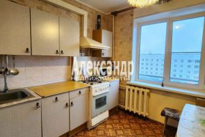 Продам квартиру 1 комнатную с общей площадью 33.5м2, 5/5 эт., на улице Ленинградская кириши ленина, Киришский район, г. Кириши, Ленинградская обл., Россия, агентство Александр-Недвижимость