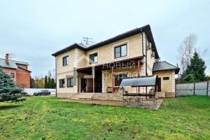 Продам дом 9-ти комнатный с общей площадью 347.5м2, на улице Сиреневая, г. Высоково д., Московская обл., Россия, агентство Новый Формат
