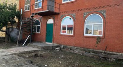 Купить дом 4-х комнатную, 200 кв. м. Фотография №1 Продам дом 4-х комнатный с общей площадью 200м2, на улице Ахульго ул, Кировский район, г. Махачкала, Дагестан респ., Россия, агентство Интернет-партнер. Фотография №1