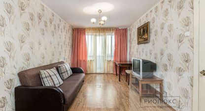 Купить квартиру 1 комнатную, 33.3 кв. м. Фотография №1 Продам квартиру 1 комнатную с общей площадью 33.3м2, 8/9 эт., на улице Солнечная, г. Челябинск, Челябинская обл., Россия, агентство РиоЛюкс. Фотография №1