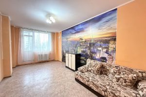 Продам квартиру 2-х комнатную с общей площадью 60м2, 1/17 эт., на улице Терешковой, г. Оренбург, Оренбургская обл., Россия, агентство Бюро недвижимости Быстровой