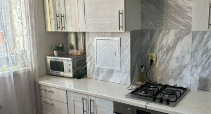 Продам квартиру 1 комнатную с общей площадью 35м2, 3/3 эт., на улице Каштановая, г. Посёлок щедрино, Ярославская обл., Россия, агентство PRO недвжимость. Фотография №1