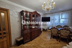 Продам квартиру 3-х комнатную с общей площадью 74.1м2, 4/5 эт., на улице Гагарина, г. Ст-ца ессентукская, Ставропольский край, Россия, агентство АН Черника