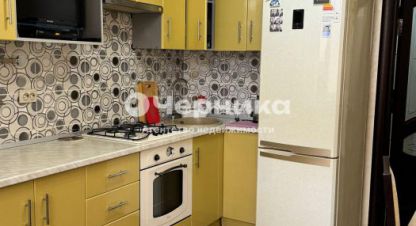 Продам квартиру 2-х комнатную с общей площадью 58.1м2, 2/5 эт., на улице Депутатская, г. Ессентуки, Ставропольский край, Россия, агентство АН Черника. Фотография №1