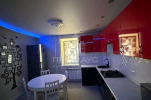 Сдам квартиру 2-х комнатную с общей площадью 58.4м2, 1/9 эт., на улице Пугачева, г. Владимир, Владимирская обл., Россия, агентство АН ПентХаус