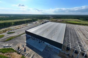 Сдам производственно-складское помещение с общей площадью 13716м2, на улице Индустриальный тура 2 0 парк, г. Осиново, Татарстан респ., Россия, агентство JCat