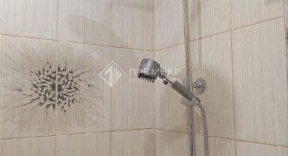 Продам квартиру 2-х комнатную с общей площадью 52м2, 2/5 эт., на улице Менделеева, г. Киров, Кировская обл., Россия, агентство Премьер Недвижимость . Фотография №1