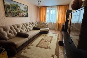 Продам квартиру 3-х комнатную с общей площадью 64.7м2, 6/9 эт., на улице Комсомольский пр-кт, г. Челябинск, Челябинская обл., Россия, агентство РиоЛюкс