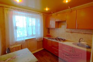 Продам квартиру 2-х комнатную с общей площадью 43.1м2, 2/2 эт., на улице Школьная, г. Посёлок желтинский, Челябинская обл., Россия, агентство РиоЛюкс