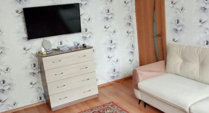 Продам квартиру 2-х комнатную с общей площадью 44.7м2, 1/5 эт., на улице Вокзальная, г. Бердск, Новосибирская обл., Россия, агентство ООО АГЕНТСТВО НЕДВИЖИМОСТИ ДЕЛЬТА. Фотография №1