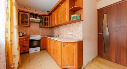 Продам квартиру 2-х комнатную с общей площадью 51м2, 1/5 эт., на улице Красноборская ул, г. Лесколово, Ленинградская обл., Россия, агентство Интернет-партнер. Фотография №1