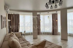 Сдам квартиру 2-х комнатную с общей площадью 75м2, 5/11 эт., на улице Генерала Острякова, г. Севастополь, Крым авт. респ., Россия, агентство ООО Ренессанс Крым