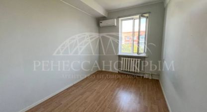 Купить квартиру 2-х комнатную, 47.9 кв. м. Фотография №1 Продам квартиру 2-х комнатную с общей площадью 47.9м2, 5/5 эт., на улице Надежды островской, г. Севастополь, Крым авт. респ., Россия, агентство ООО Ренессанс Крым. Фотография №1