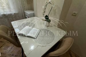 Продам квартиру 1 комнатную с общей площадью 46.6м2, 2/9 эт., на улице Октябрьской Революции, г. Севастополь, Крым авт. респ., Россия, агентство ООО Ренессанс Крым