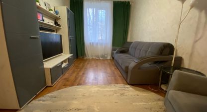 Продам квартиру 2-х комнатную с общей площадью 50м2, 1/4 эт., на улице Вязовская, г. Нижний Тагил, Свердловская обл., Россия. Фотография №1