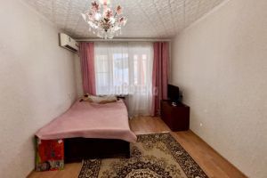 Продам квартиру 3-х комнатную с общей площадью 62м2, 2/5 эт., на улице Карла либкнехта ул, г. Крымское, Крым авт. респ., Россия, агентство Интернет-партнер