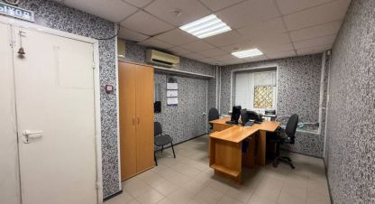 Сдам офисное помещение с общей площадью 257.2м2, на улице Им  маршала советского союза к  жукова пр-кт, Дзержинский район, г. Волгоград, Волгоградская обл., Россия, агентство Живем Дома. Фотография №1