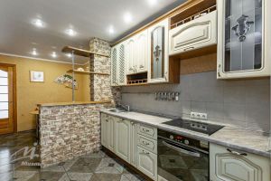 Продам квартиру 3-х комнатную с общей площадью 83.1м2, 2/5 эт., на улице Малахова, Индустриальный район, г. Барнаул, Алтайский край, Россия, агентство Миэль офис в Барануле
