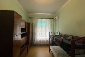 Продам квартиру 1 комнатную с общей площадью 29.7м2, 1/1 эт., на улице Революции ул, г. Евпатория, Крым авт. респ., Россия, агентство АН "Домус"