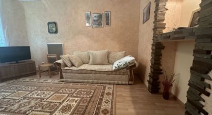 Купить квартиру 2-х комнатную, 55 кв. м. Фотография №1 Продам квартиру 2-х комнатную с общей площадью 55м2, 1/3 эт., на улице Гагарина ул, г. Евпатория, Крым авт. респ., Россия, агентство АН Домус. Фотография №1
