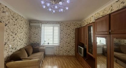 Продам квартиру 1 комнатную с общей площадью 32м2, 1/1 эт., на улице Демышева ул, г. Евпатория, Крым авт. респ., Россия, агентство АН Домус. Фотография №1