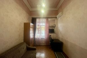 Продам квартиру 2-х комнатную с общей площадью 37.6м2, 1/1 эт., на улице Володарского ул, г. Евпатория, Крым авт. респ., Россия, агентство АН "Домус"