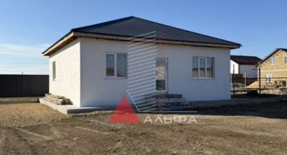 Купить дом 3-х комнатную, 90 кв. м. Фотография №1 Продам дом 3-х комнатный с общей площадью 90м2, на улице Русская, г. Суворовское, Крым авт. респ., Россия, агентство Альфа Недвижимость. Фотография №1