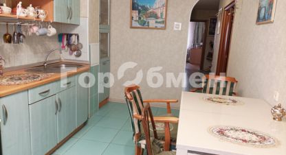 Купить квартиру 3-х комнатную, 70 кв. м. Фотография №1 Продам квартиру 3-х комнатную с общей площадью 70м2, 2/10 эт., на улице Космонавтов пр-кт, г. Королёв, Московская обл., Россия, агентство ГорОбмен. Фотография №1