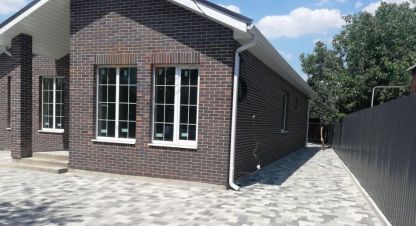 Купить дом 5-ти комнатную, 130 кв. м. Фотография №1 Продам дом 5-ти комнатный с общей площадью 130м2, на улице Дружбы ул, г. Яблоновский, Адыгея респ., Россия, агентство Мореон Инвест. Фотография №1