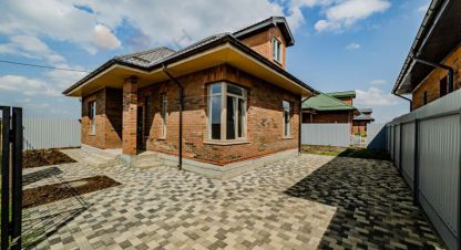 Купить дом 4-х комнатную, 120 кв. м. Фотография №1 Продам дом 4-х комнатный с общей площадью 120м2, на улице Майкопская ул, г. Новая адыгея аул, Адыгея респ., Россия, агентство Мореон Инвест. Фотография №1