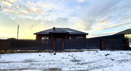 Купить дом 3-х комнатную, 100 кв. м. Фотография №1 Продам дом 3-х комнатный с общей площадью 100м2, на улице 1-й кавказский пер, г. Козет аул, Адыгея респ., Россия, агентство Мореон Инвест. Фотография №1