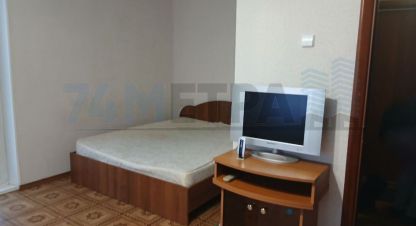 Сдам квартиру 1 комнатную с общей площадью 45м2, 1/10 эт., на улице Университетская Набережная, Калининский район район, г. Челябинск, Челябинская обл., Россия, агентство 74 метра. Фотография №1
