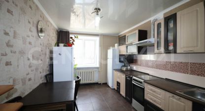 Продам квартиру 2-х комнатную с общей площадью 64.9м2, 1/5 эт., на улице Прудская, г. Новоалтайск, Алтайский край, Россия, агентство CENTURY 21 Россия. Фотография №1