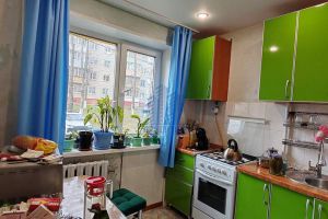 Продам квартиру 2-х комнатную с общей площадью 44м2, 1/5 эт., на улице Винокурова, г. Новочебоксарск, Чувашия респ., Россия, агентство Агентство недвижимости Ориентир