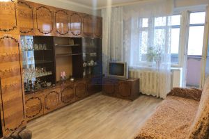 Продам квартиру 1 комнатную с общей площадью 43м2, 3/9 эт., на улице 10-й пятилетки, г. Новочебоксарск, Чувашия респ., Россия, агентство Агентство недвижимости Ориентир