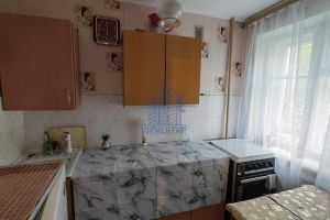 Продам квартиру 1 комнатную с общей площадью 28м2, 2/5 эт., на улице Декабристов, г. Чебоксары, Чувашия респ., Россия, агентство Агентство недвижимости Ориентир