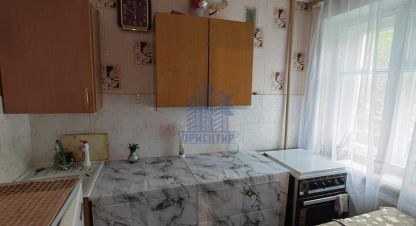 Продам квартиру 1 комнатную с общей площадью 28м2, 2/5 эт., на улице Декабристов, г. Чебоксары, Чувашия респ., Россия, агентство Агентство недвижимости Ориентир. Фотография №1