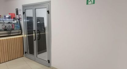 Снять торговое помещение, 53 кв. м. Фотография №1 Сдам торговое помещение с общей площадью 53м2, на улице Репина, г. Химки, Московская обл., Россия, агентство Джойнио. Фотография №1