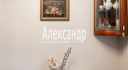 Купить квартиру 3-х комнатную, 72.1 кв. м. Фотография №1 Продам квартиру 3-х комнатную с общей площадью 72.1м2, 5/9 эт., на улице Ленинградская гатчина 25 октября, Гатчинский район, г. Гатчина, Ленинградская обл., Россия, агентство Александр-Недвижимость. Фотография №1