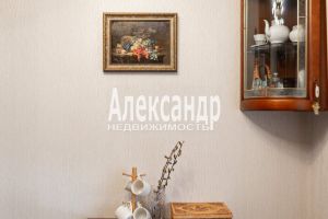 Продам квартиру 3-х комнатную с общей площадью 72.1м2, 5/9 эт., на улице Ленинградская гатчина 25 октября, Гатчинский район, г. Гатчина, Ленинградская обл., Россия, агентство Александр-Недвижимость