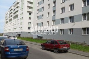 Продам квартиру 1 комнатную с общей площадью 31.7м2, 5/9 эт., на улице Санкт-петербурпушкинский  посёлок шушары московское шоссе, Пушкинский район, г. Посёлок шушары, Санкт-Петербург, Россия, агентство Александр-Недвижимость