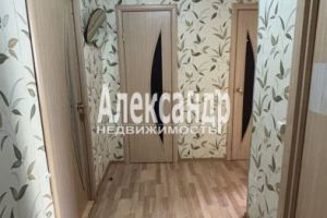 Продам квартиру 2-х комнатную с общей площадью 45м2, 2/6 эт., на улице Санкт-петербурпушкинский  посёлок шушары территория ленсоветовский, Пушкинский район, г. Посёлок шушары, Санкт-Петербург, Россия, агентство Александр-Недвижимость