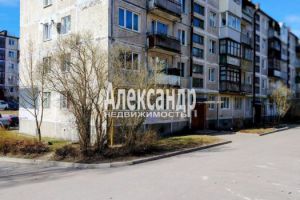 Продам квартиру 3-х комнатную с общей площадью 47.3м2, 5/5 эт., на улице Ленинградская выборспортивная, Выборгский район, г. Выборг, Ленинградская обл., Россия, агентство Александр-Недвижимость